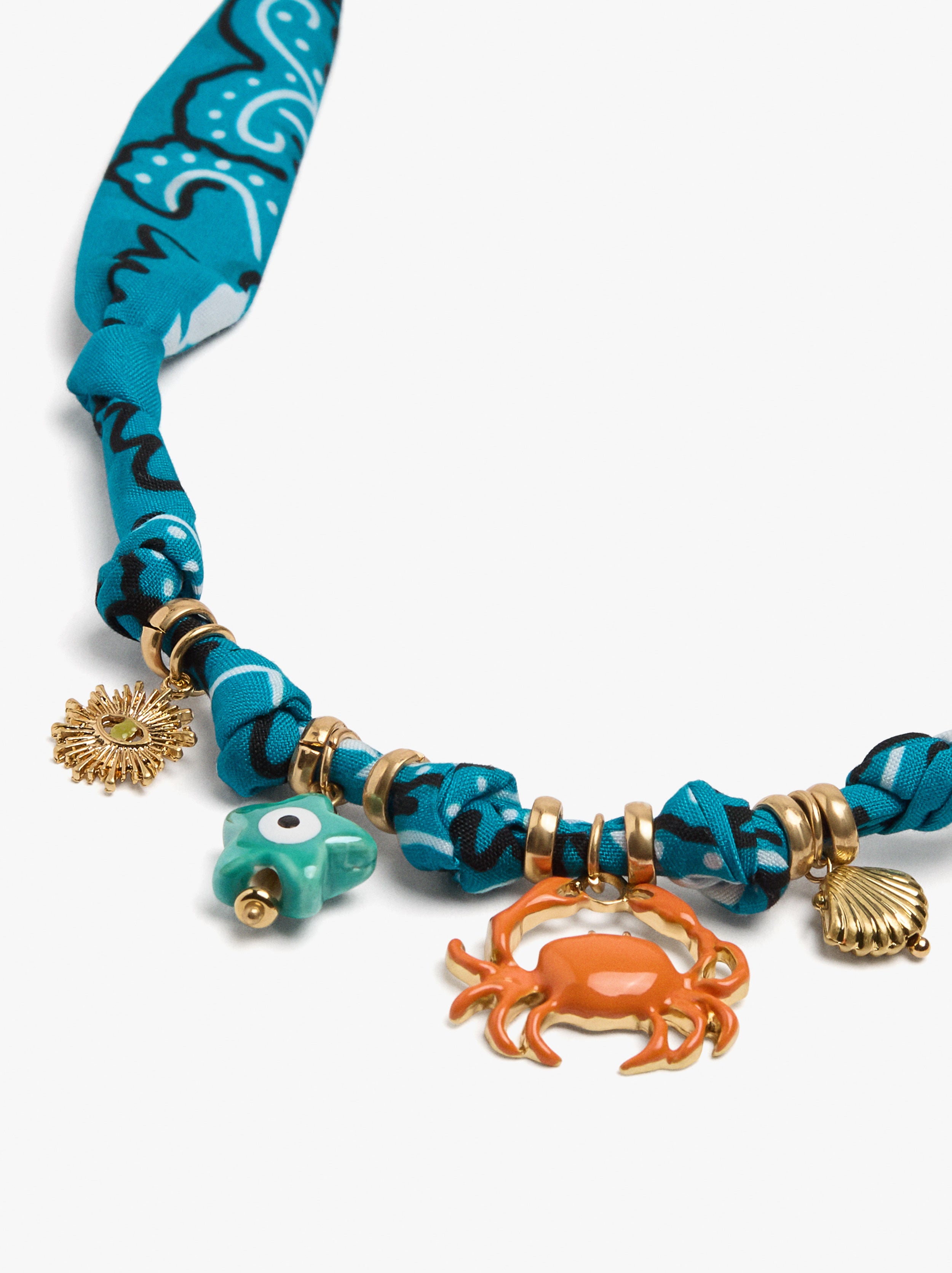 Collar De Tela Con Charms Marinos