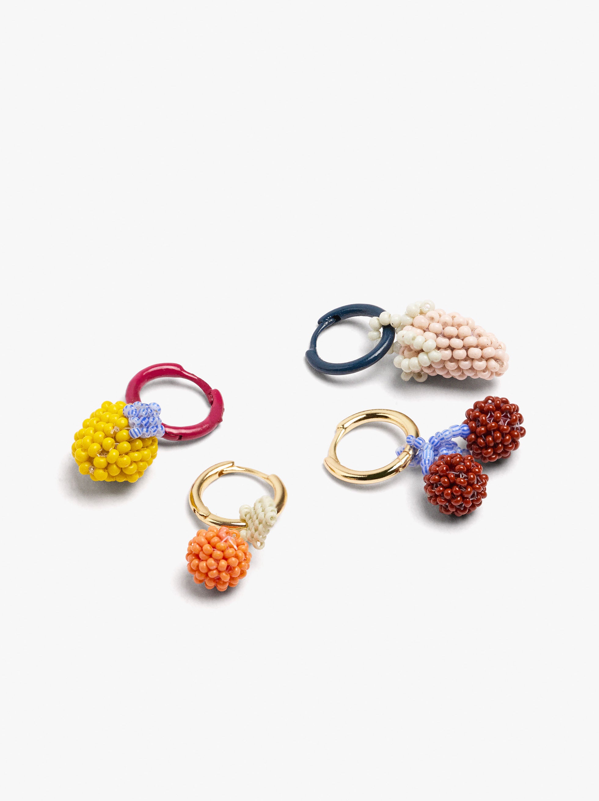 Set De Aros Con Frutas De Abalorios