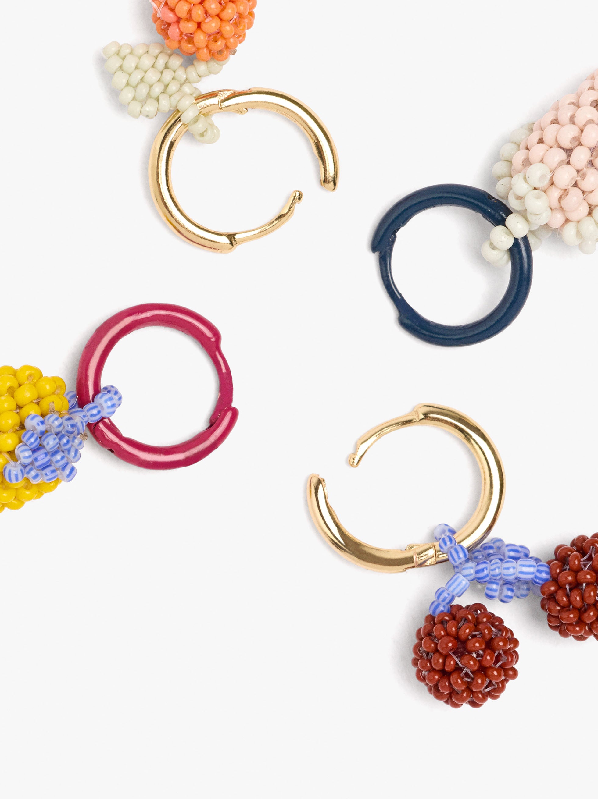 Set De Aros Con Frutas De Abalorios