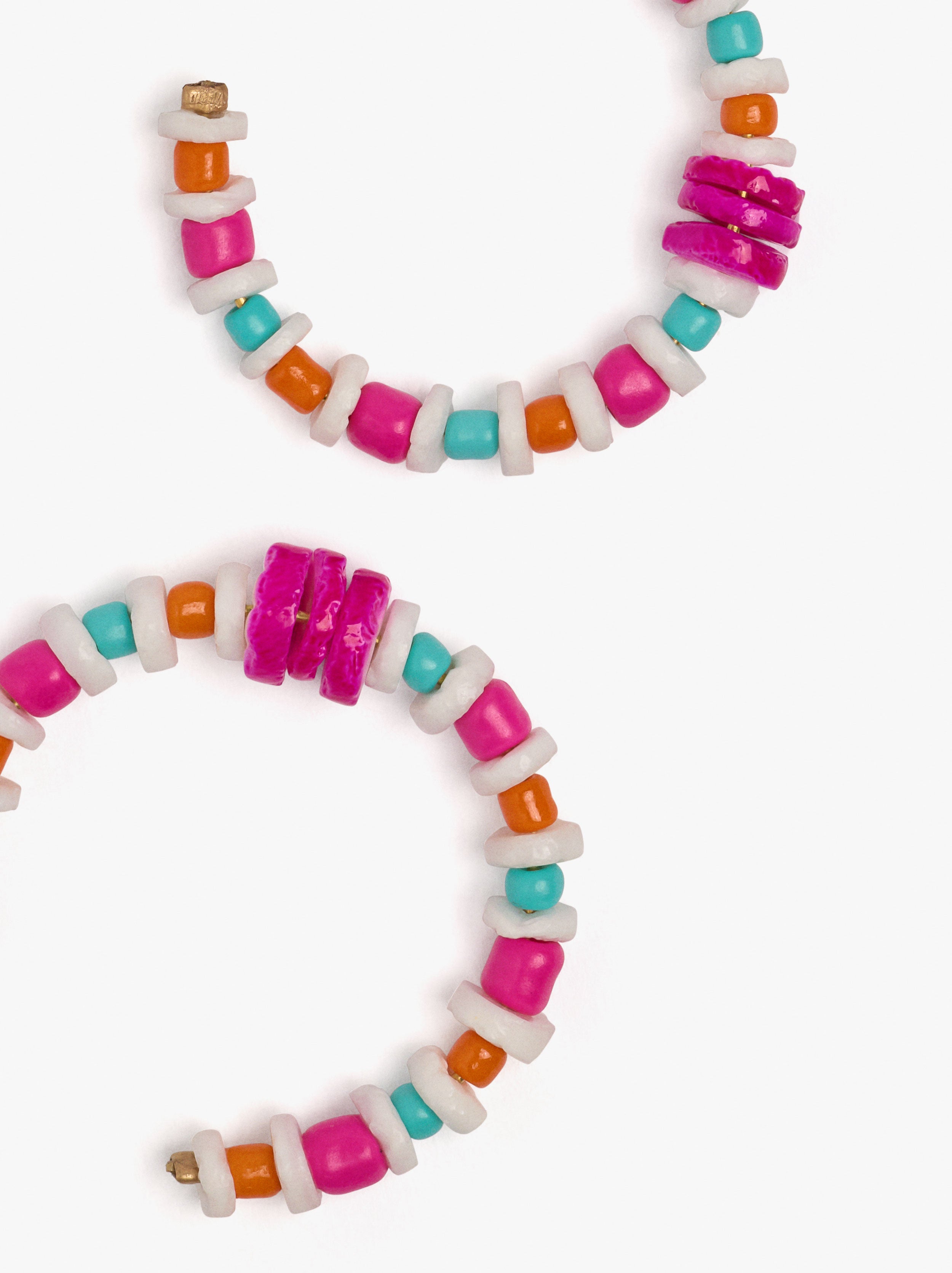 Aros Abiertos Con Abalorios Multicolor
