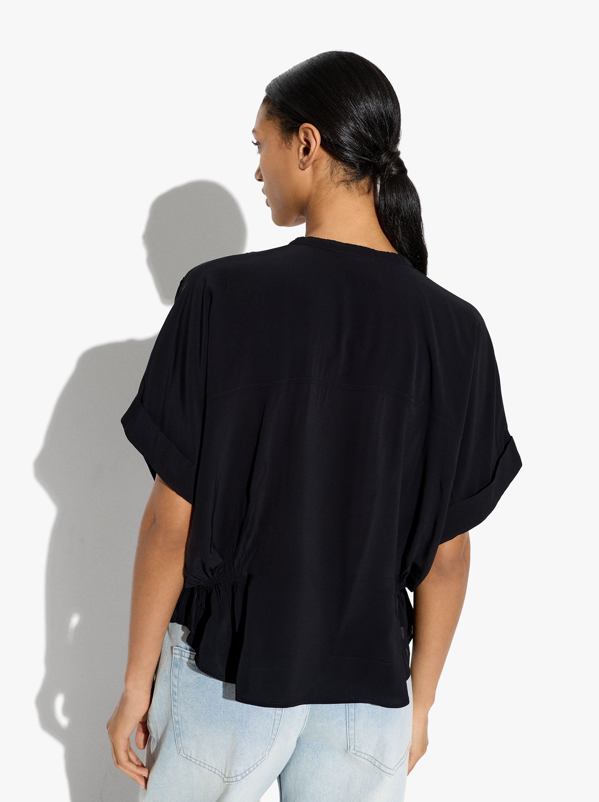 Blusa Lisa Con Fruncidos