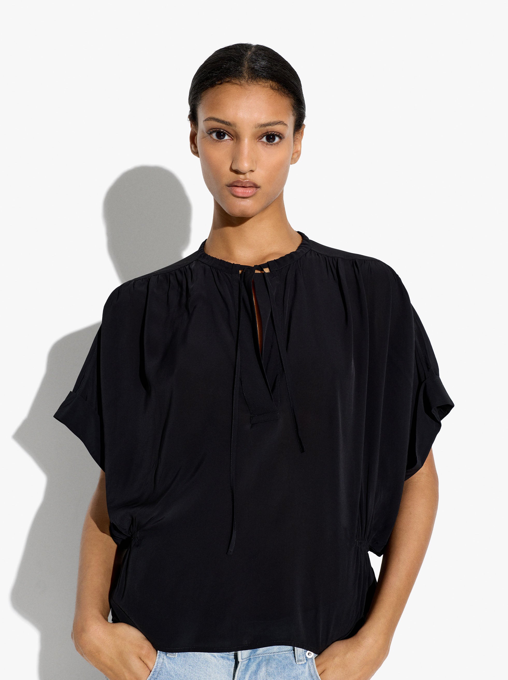 Blusa Lisa Con Fruncidos