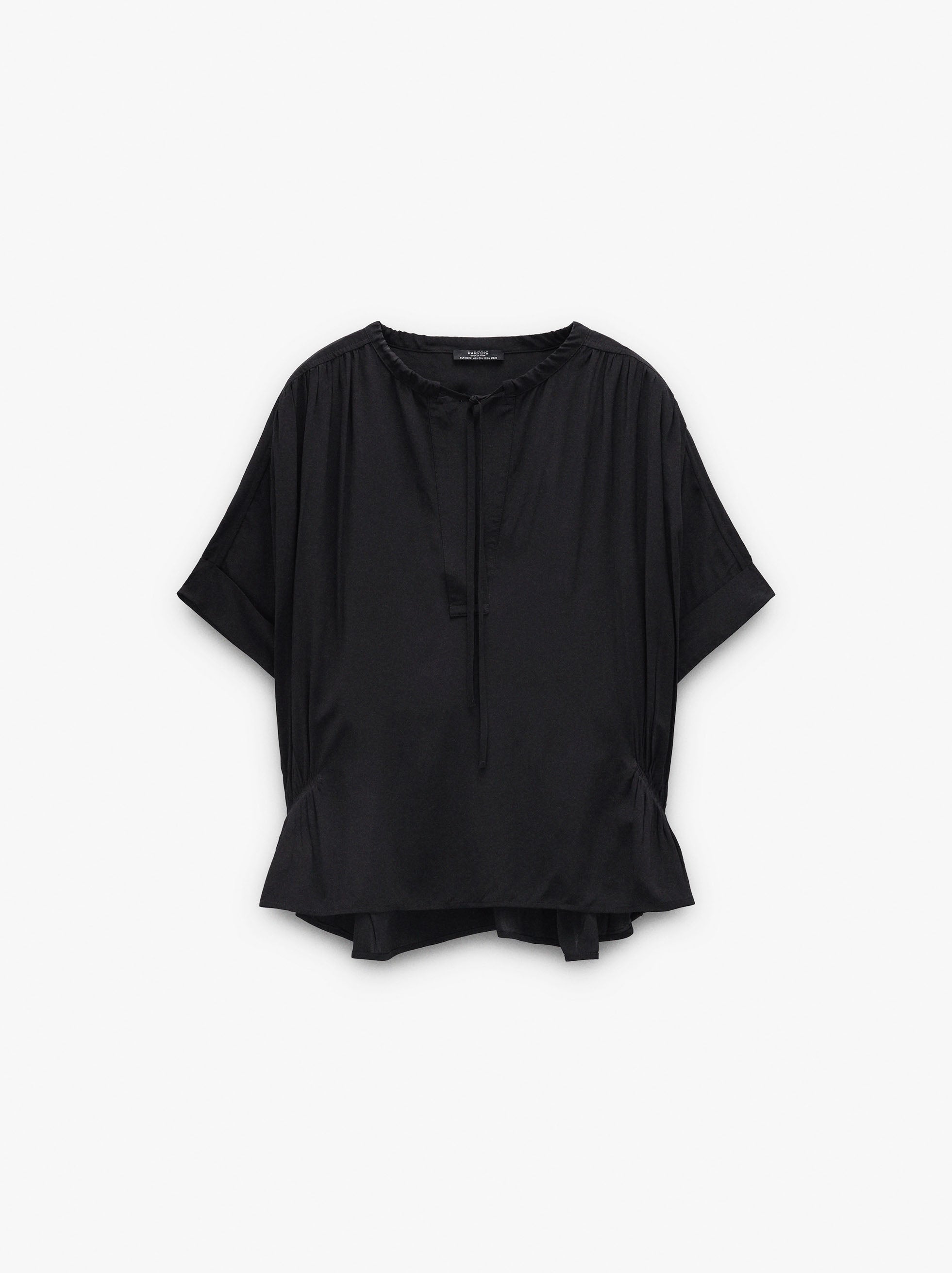 Blusa Lisa Con Fruncidos