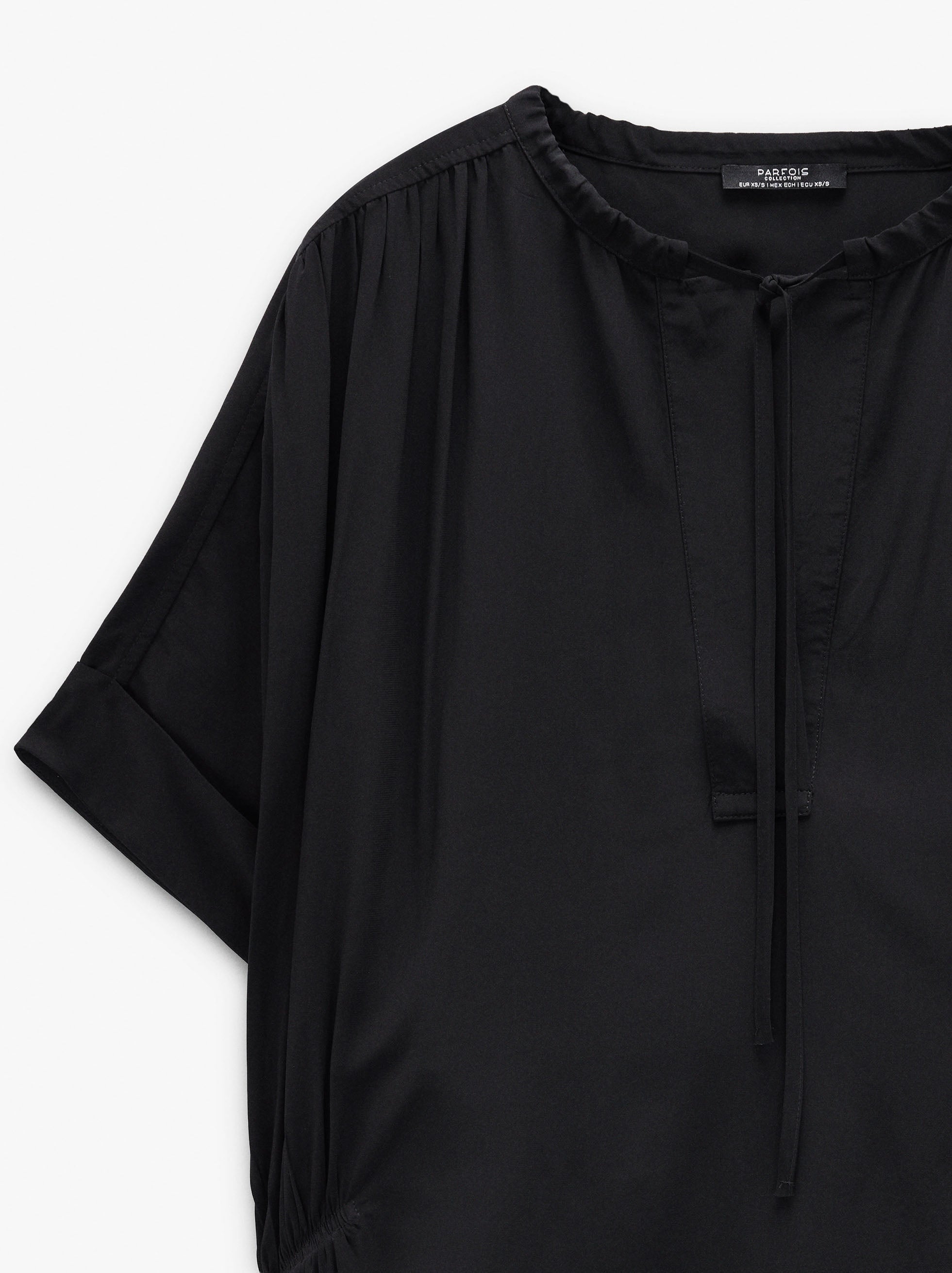 Blusa Lisa Con Fruncidos