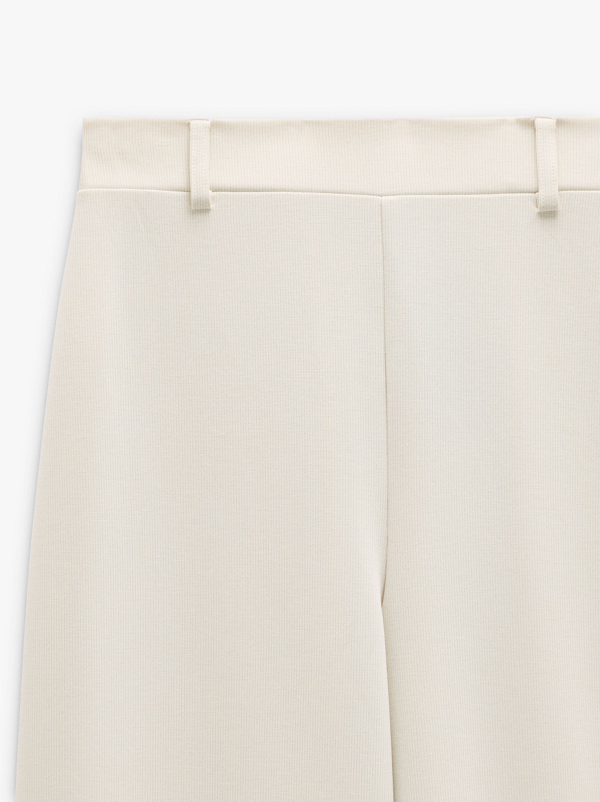 Pantalón Liso Con Trabillas