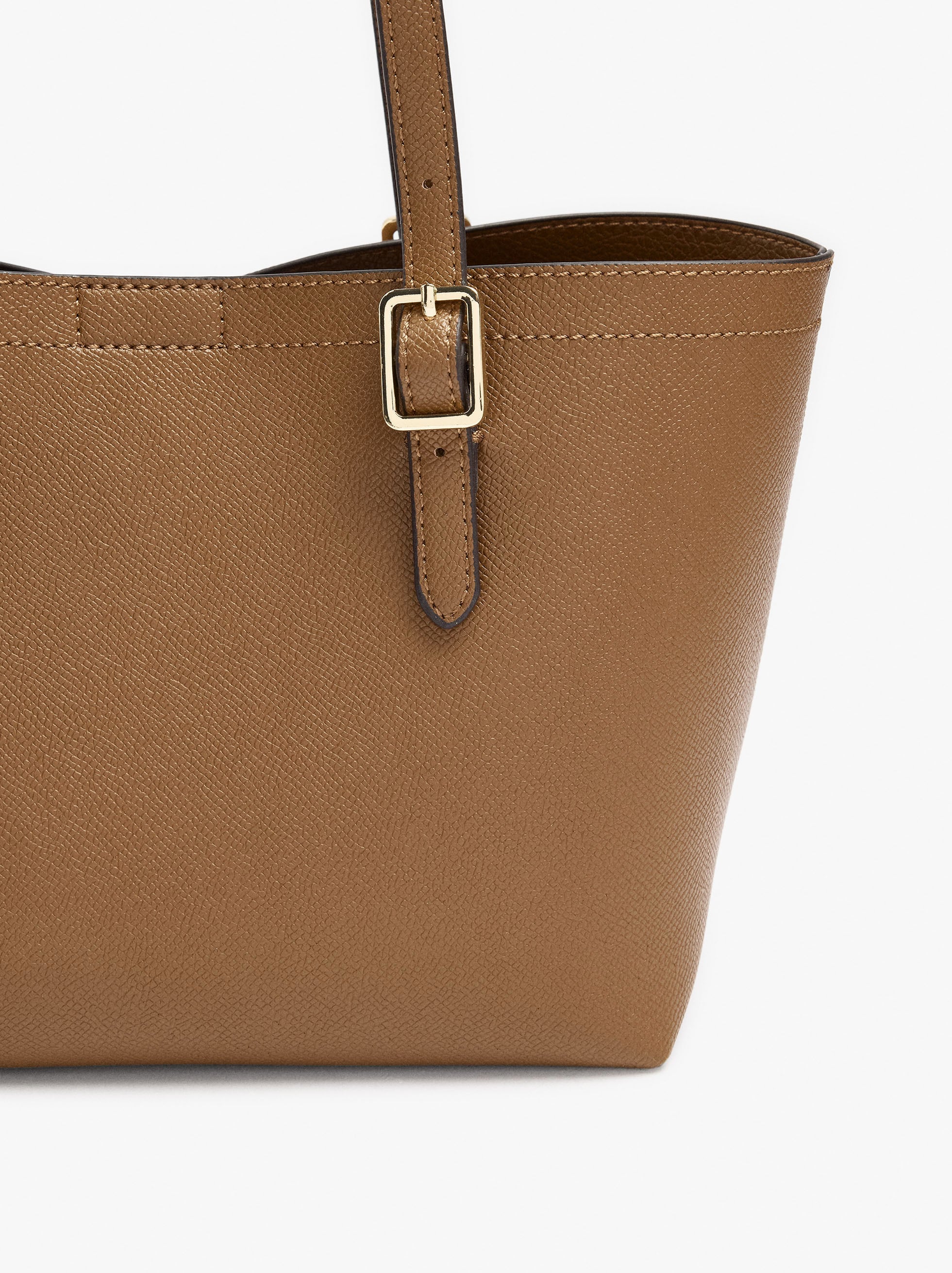 Bolso Tote Con Textura Y Bolsa Removible