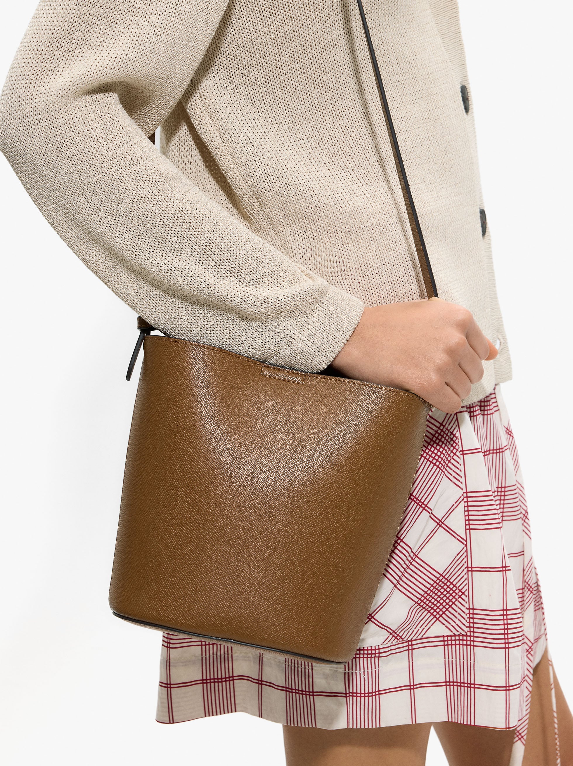 Bolso Bandolera Con Textura Y Bolso Removible