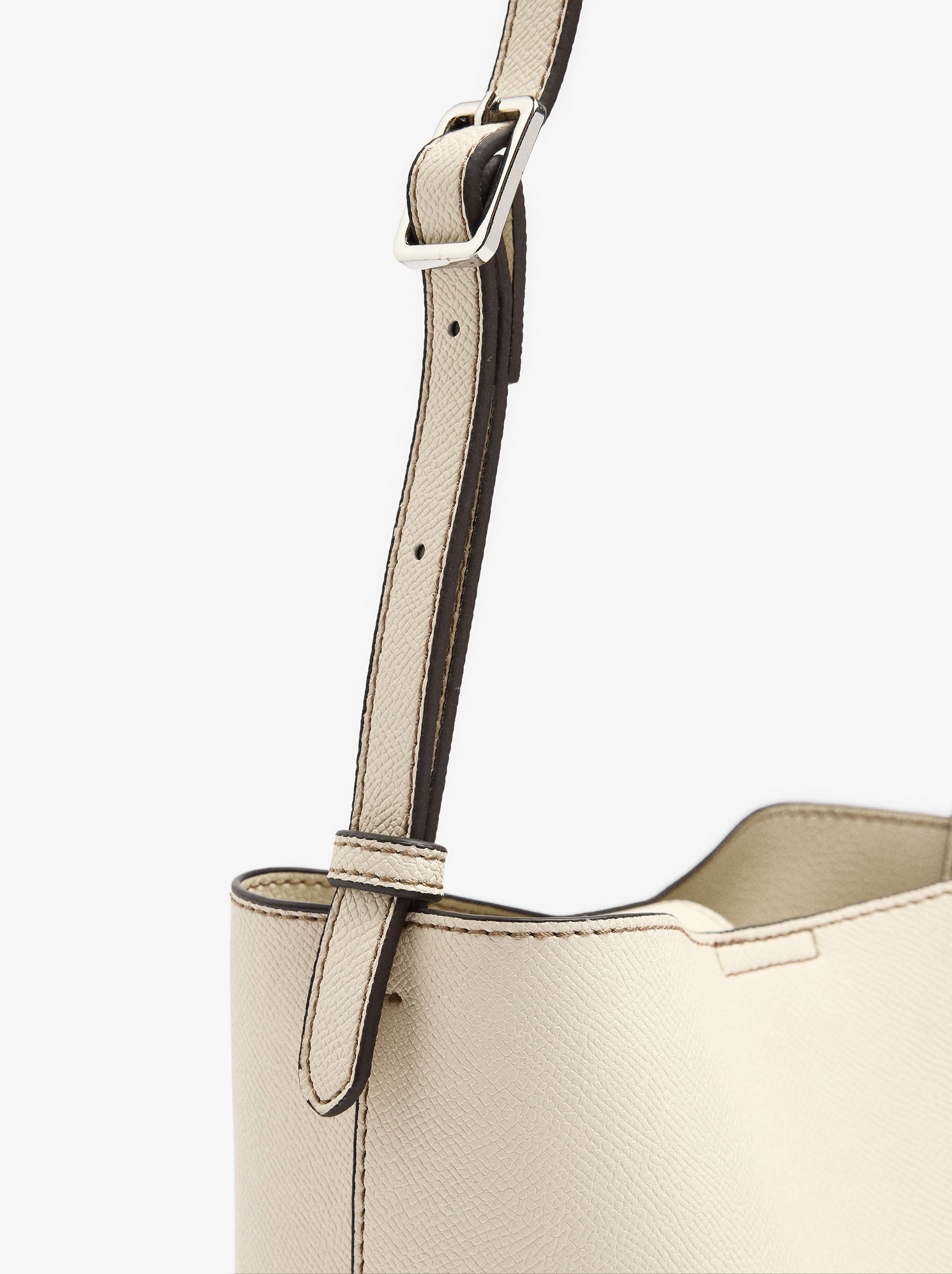 Bolso Bandolera Con Textura Y Bolso Removible