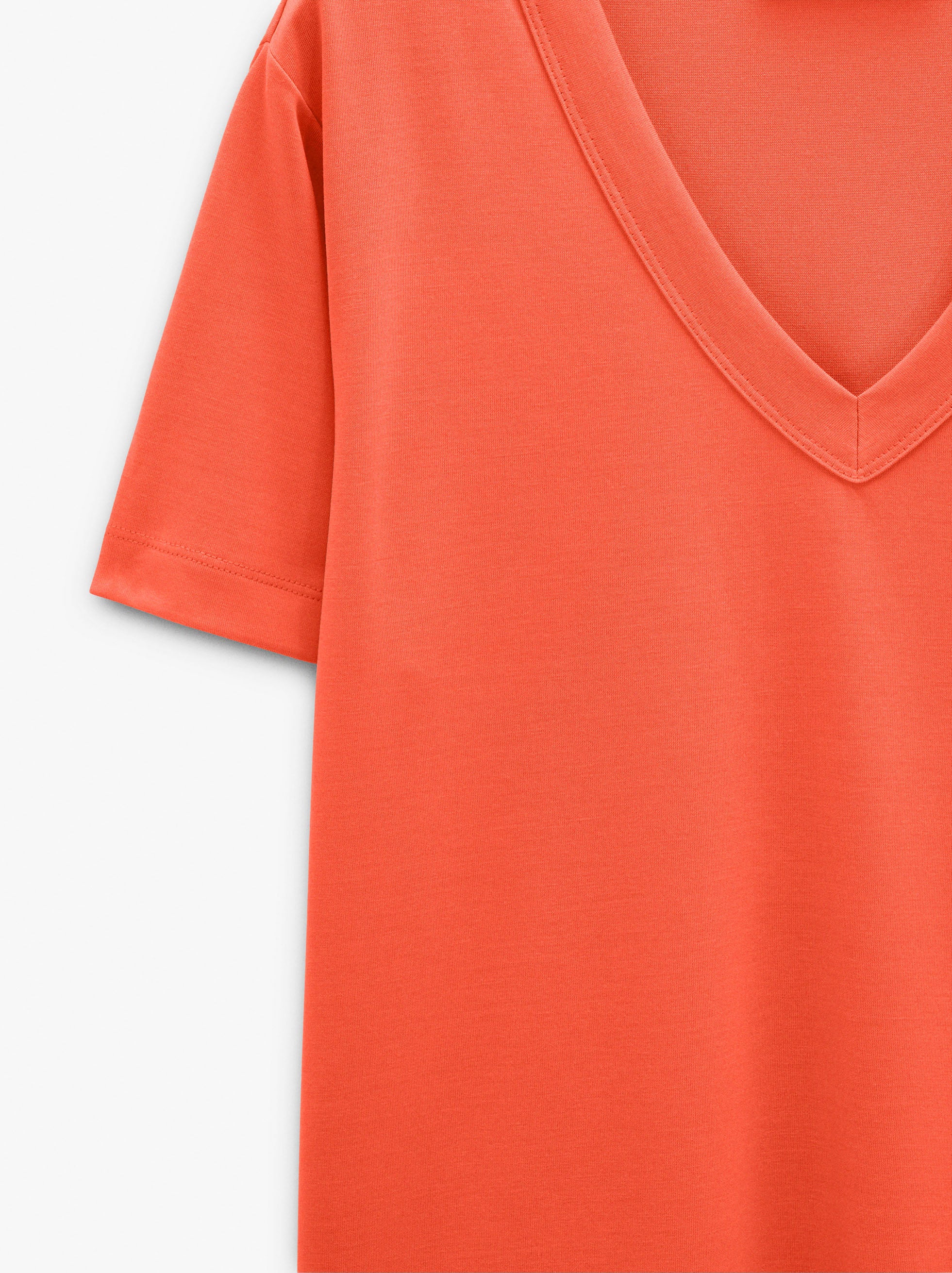 Camiseta De Escote En Pico